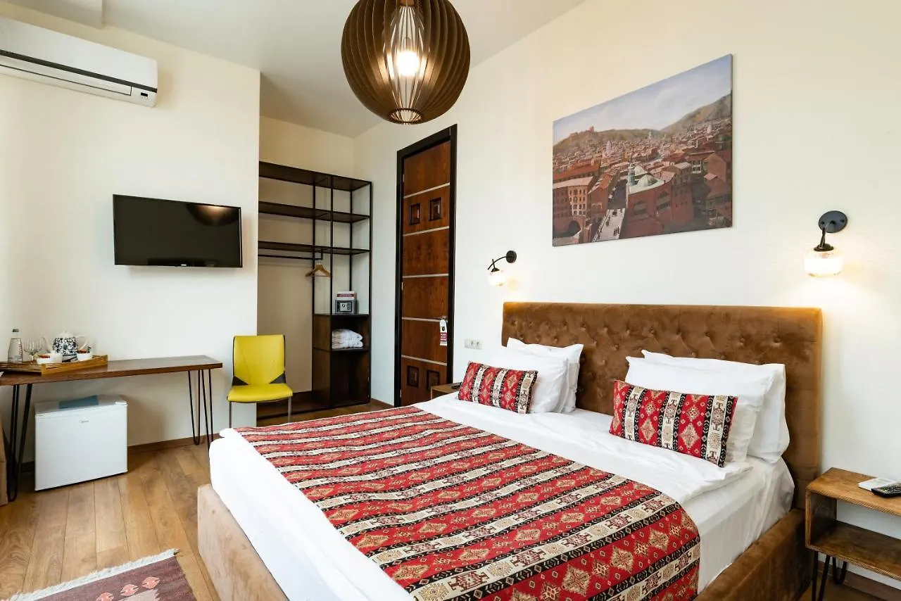 Hotel Flower تبليسي 4*,