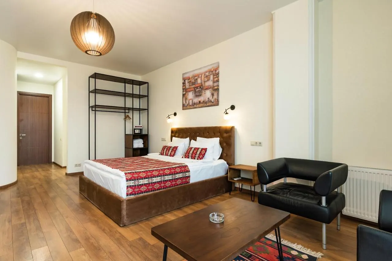 Hotel Flower تبليسي
