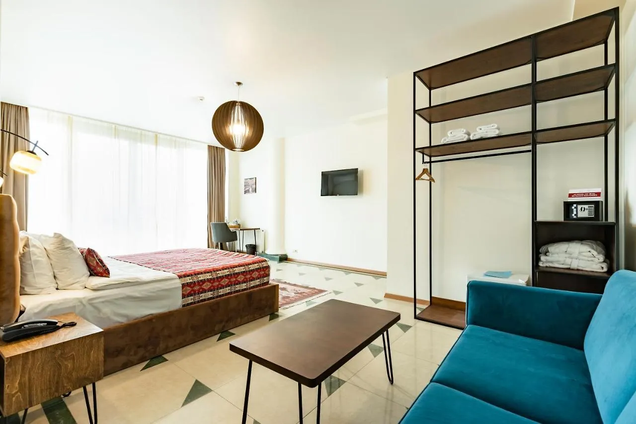 Hotel Flower تبليسي 4*,
